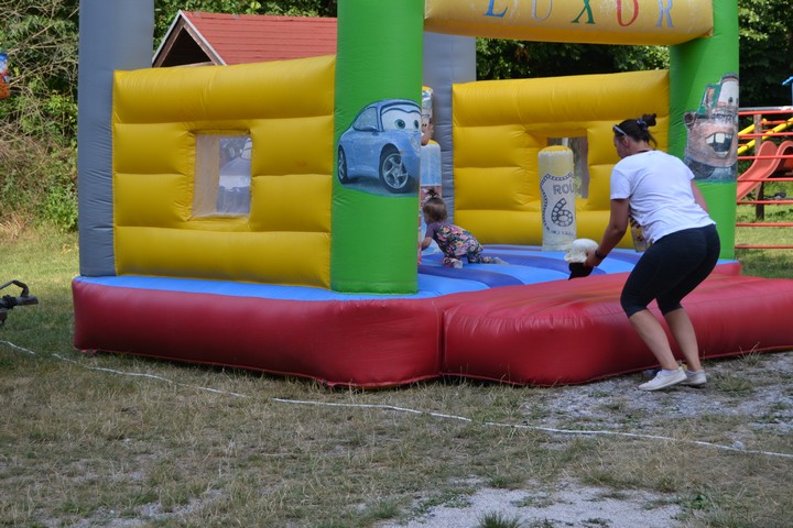 foto zo zábavy